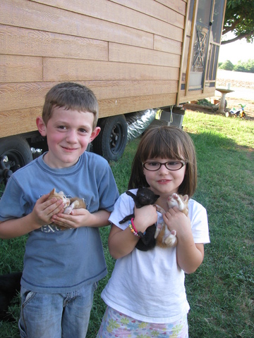 Kale_and_halle_with_newest_kittens_aug_09